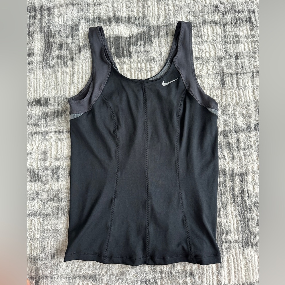 Nike Women's Tennis Shirt. Size Large.